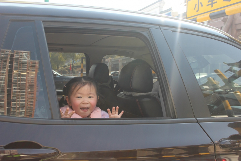 20230130101124.jpg 图4 车流中最灿烂的笑容.JPG