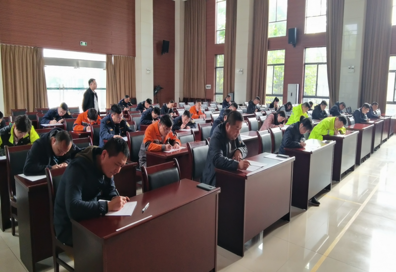 养护路产理论知识考试现场.png